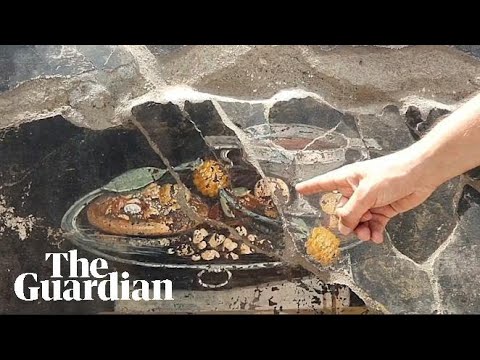 Pompeii fresco depicts what might be the precursor of pizza