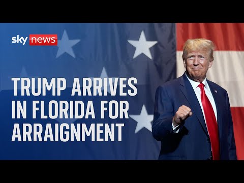 Live picture of Donald Trump arrival in Florida ahead of arraignment