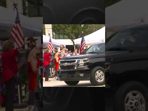 Watch supporters greet Trump motorcade ahead of arraignment