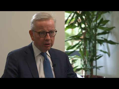 Investigative journalist Dan Hewitt challenges Michael Gove over social housing pledge | ITV News