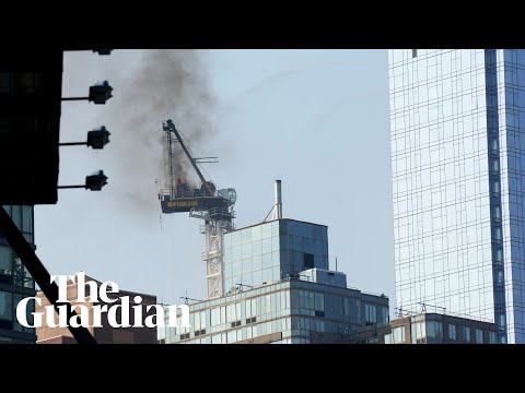 New York: crane collapses onto Manhattan street after catching fire