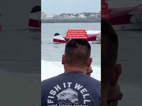 Plane crashes into ocean