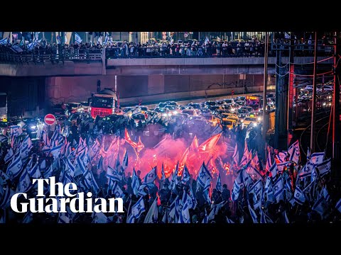 Israel: water cannons disperse anti-government protesters blocking Tel Aviv highway