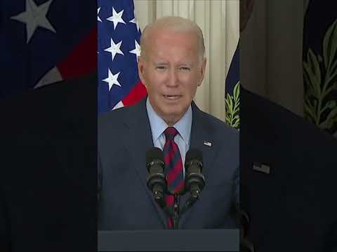 Joe Biden copes with bad feedback… from a microphone