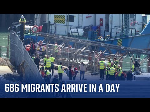 Migration: 686 migrants arrive in small boats in a single day