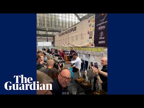 ‘Oh the irony’: Rishi Sunak heckled pulling a pint