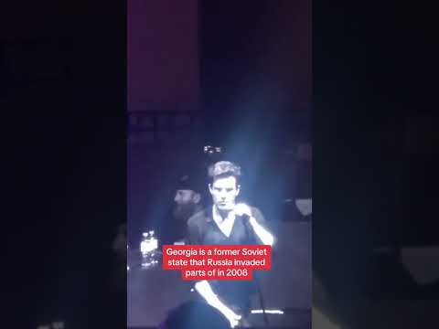 Crowd boos after Killers bring Russian onstage