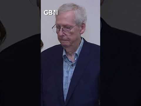 U.S. Senate Republican Mitch McConnell freezes during press conference #USA #MitchMcConnell #GBNews