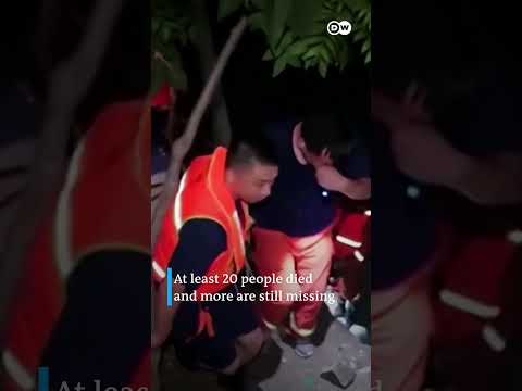 Flooding opens up massive sinkhole in China | DW News