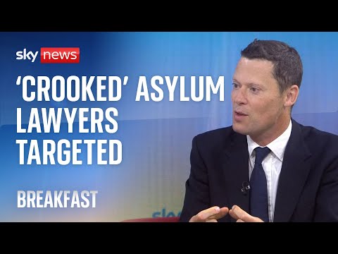 Government targets lawyers who illegally help asylum seekers