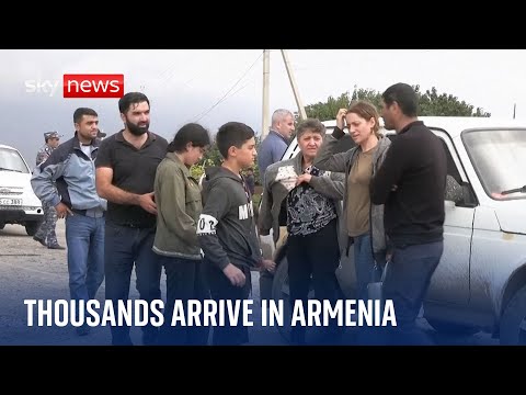 Nagorno-Karabakh: Thousands of refugees arrive in Armenia