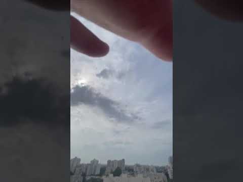 Rocket hits Tel Aviv building