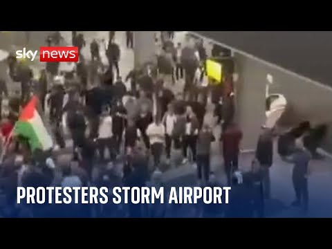 Russian airport forced to close after ‘anti-Israel protesters’ storm runway