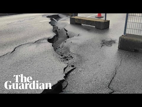 Cracks appear on roads in volcano-threatened Icelandic town