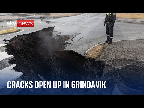Iceland: Cracks open as scientists warn volcano could erupt at any time