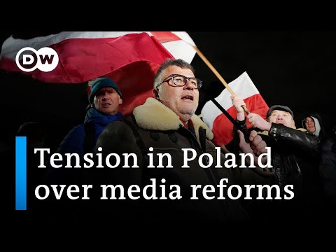 New Polish pro-EU government attempts to restore press freedom amid protest | DW News