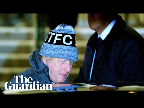 Boris Johnson is booed as he leaves Covid inquiry