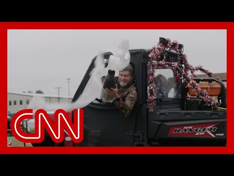 Watch how ‘rednecks’ throw a Christmas parade