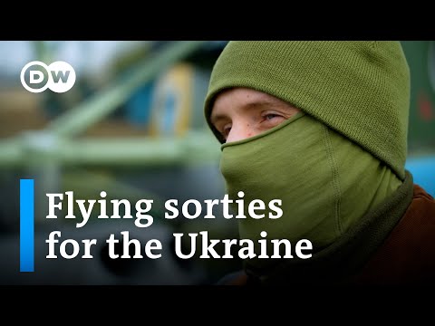 How Ukrainian helicopter crews attack Russian positions | DW News