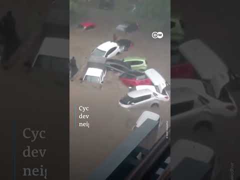 Cyclone Belal batters Mauritius and Reunion | DW Shorts