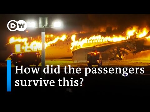 Japan: Five dead after two planes collide at Tokyo’s biggest airport | DW News