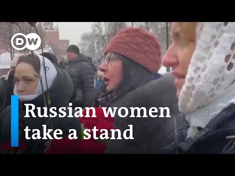 Wives of Russian soldiers protest against ‘endless war’ in Ukraine | DW News