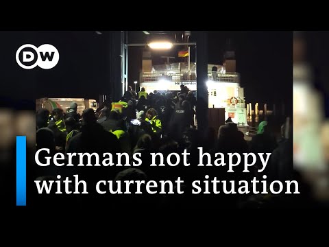 Angry farmers block German minister – vast majority of Germans ‘concerned’ about situation | DW News