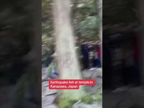 Moment earthquake strikes at temple in Kanazawa in Japan