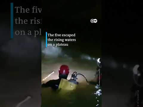 Divers on cave rescue mission in Slovenia | DW News