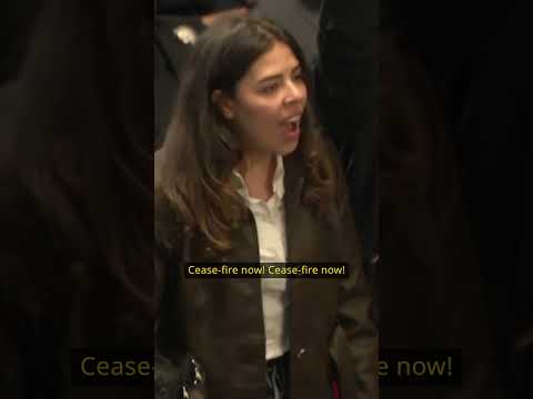 Anti-war protesters interrupt Biden’s campaign speech | DW News