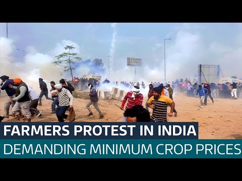 Police in India try to stop farmers protesting in New Delhi | ITV News