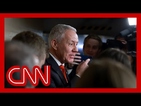 High-profile Republicans head for the exits, raising alarm bells