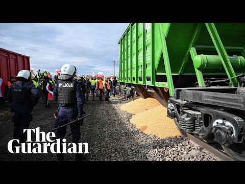 Polish farmers dump Ukrainian grain as dispute with Kyiv deepens