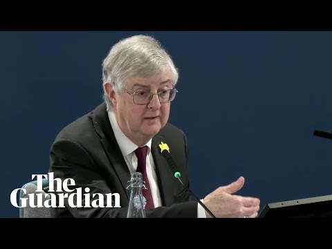 Boris Johnson ‘largely absent’ early in Covid crisis, says Welsh first minister