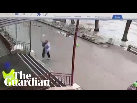 Russia elections: molotov cocktail thrown at St Petersburg polling station