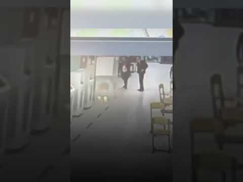 Woman sets fire to voting booth in Moscow | DW News