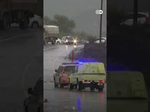Police airlift flood victims after flash floods in Oman | DW News
