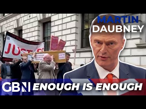 ‘Big SCANDAL brewing’ as protesters STORM central London fighting financial misconduct