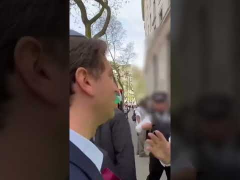 Jewish man prevented from crossing pro-Palestinian march by Met Police officers
