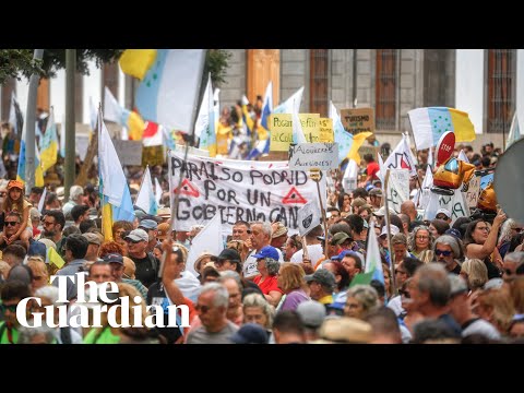 Thousands march to protest Canary Islands tourism model