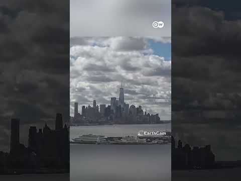 Statute of Liberty shaking during the earthquake in New York | DW News