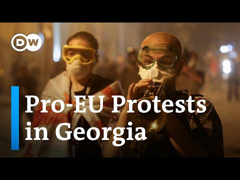 Crackdown on pro-EU protests against ‘foreign agents’ bill in Georgia | DW News