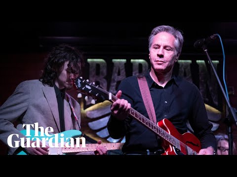 Antony Blinken plays Rockin’ in the Free World in Kyiv bar