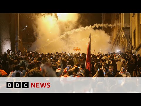 Protests continue after Georgia MPs back ‘foreign agents’ law | BBC News