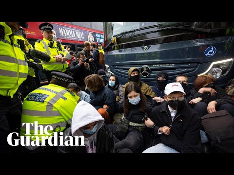 Protesters block coach taking asylum seekers to Bibby Stockholm in London