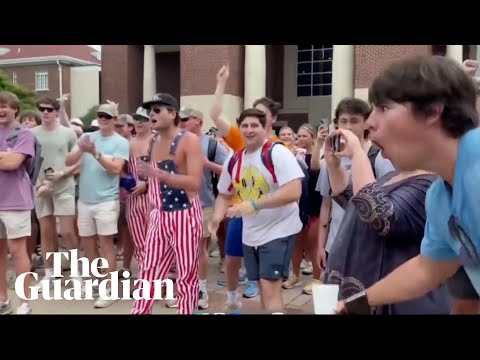 Counter-protester appears to make racist gesture towards pro-Palestinian rally
