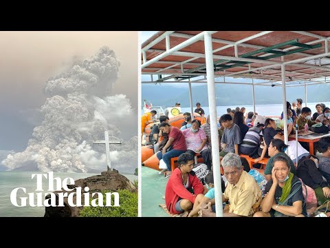 Indonesia: thousands evacuated as volcano eruption spreads ash as far as Malaysia