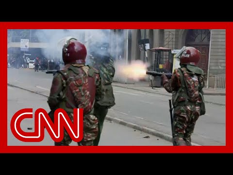 See police use tear gas to disperse protesters in Nairobi