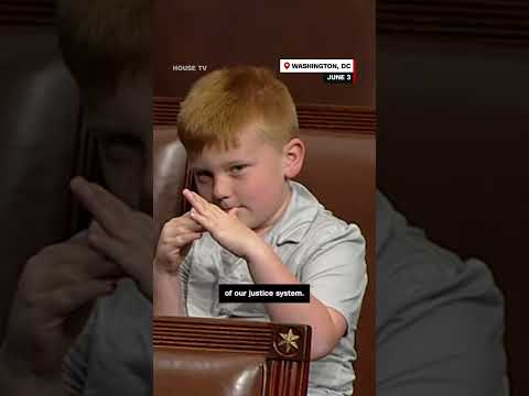 Congressman’s son pulls funny faces behind dad during House floor speech