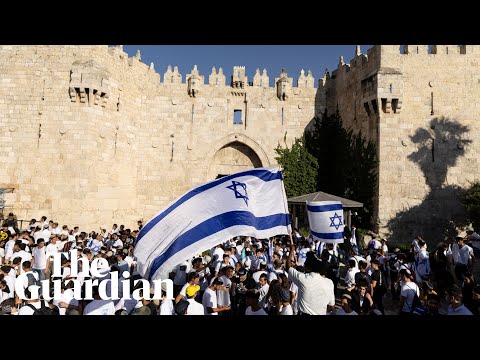 Clashes in Jerusalem after thousands of Israelis march through Muslim quarter